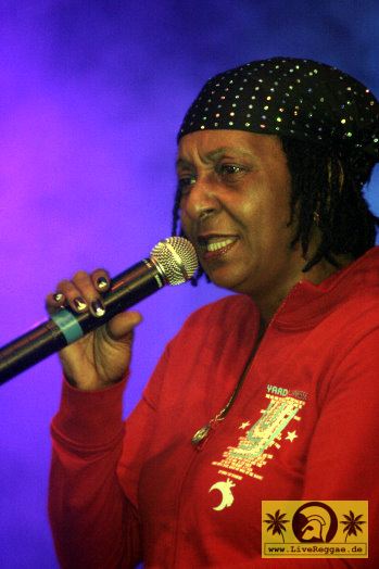 Dawn Penn (Jam) with The Yard Concil Band 11. Cheimsee Reggae Festival, Übersee - Tent Stage 21. August 2005 (3).jpg